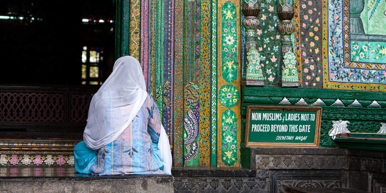 What Makes a Photograph Compelling? Tension, Context, and Curiosity