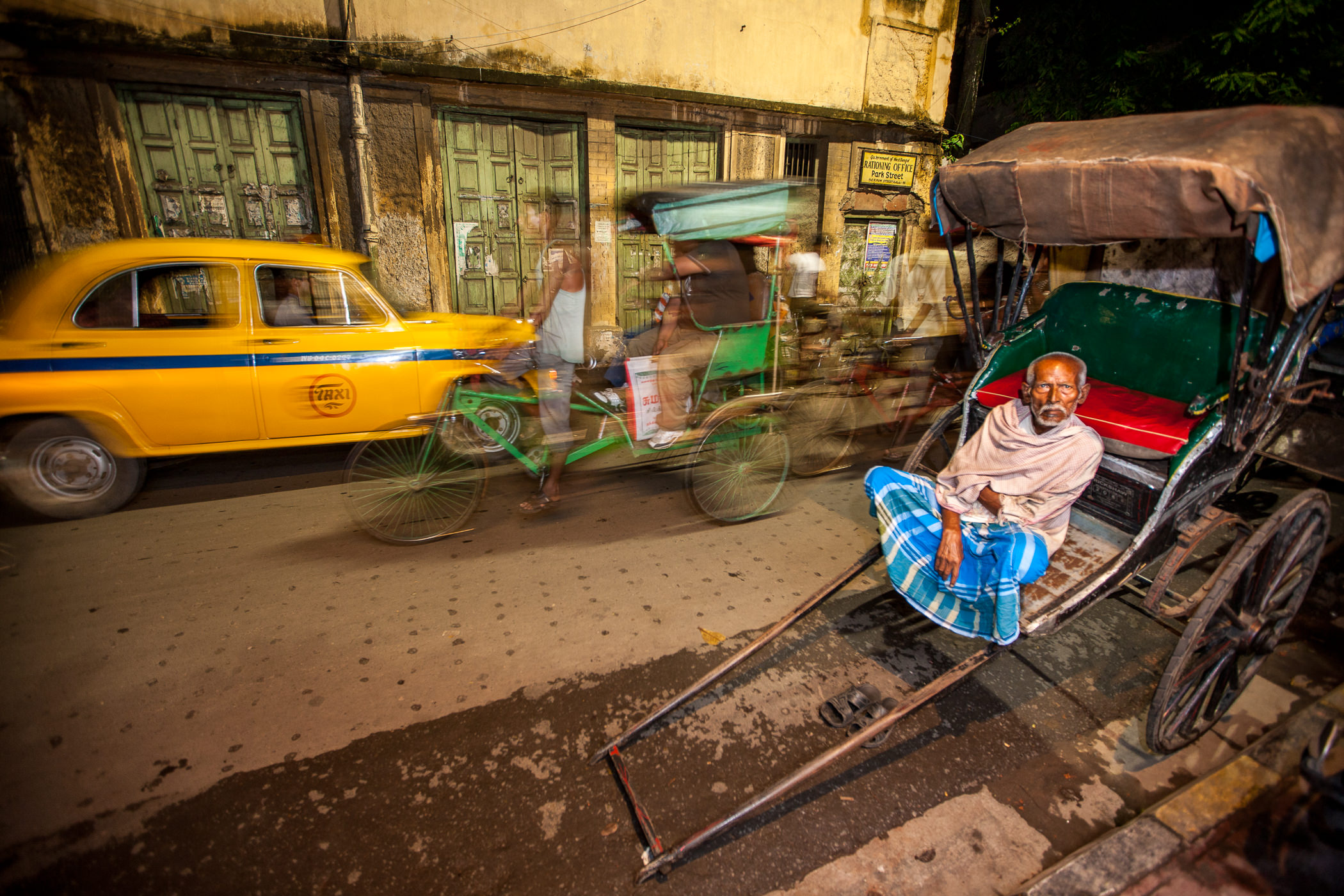 How to Tell a Story with Just One Photo: The Secret Behind Visual Hooks
